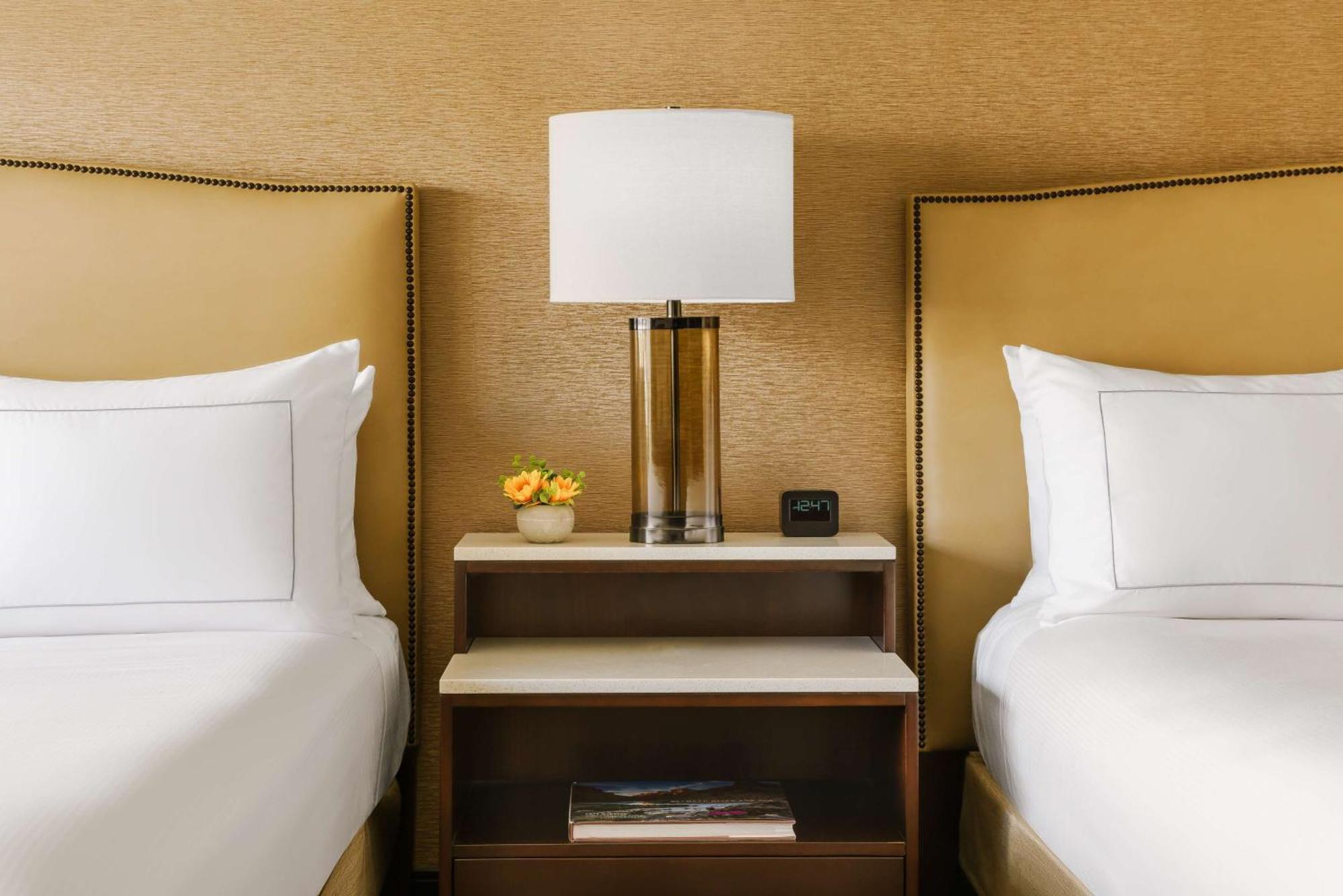 Hilton Phoenix Airport Eksteriør bilde